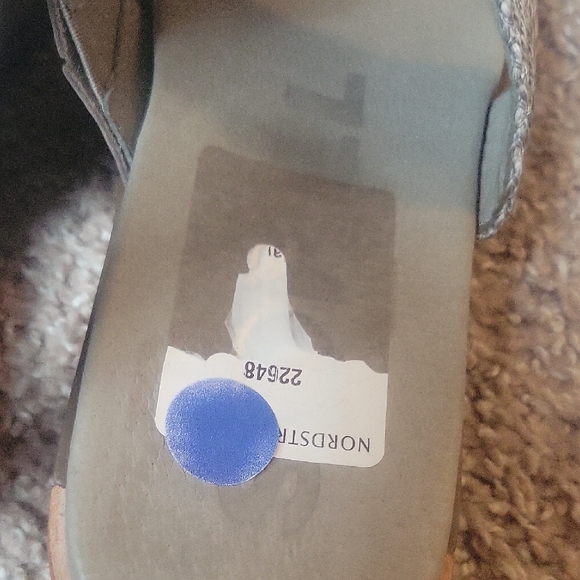 Sorel Women's Gray Sandals - Picture 4 of 12